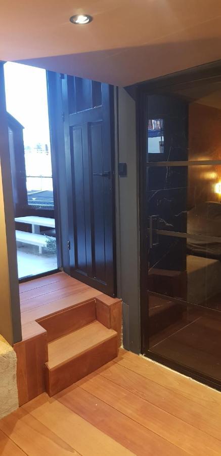 Euphrate Houseboat Hotel Amsterdam Exterior photo