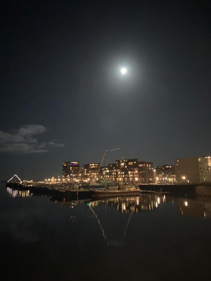 Euphrate Houseboat Hotel Amsterdam Exterior photo
