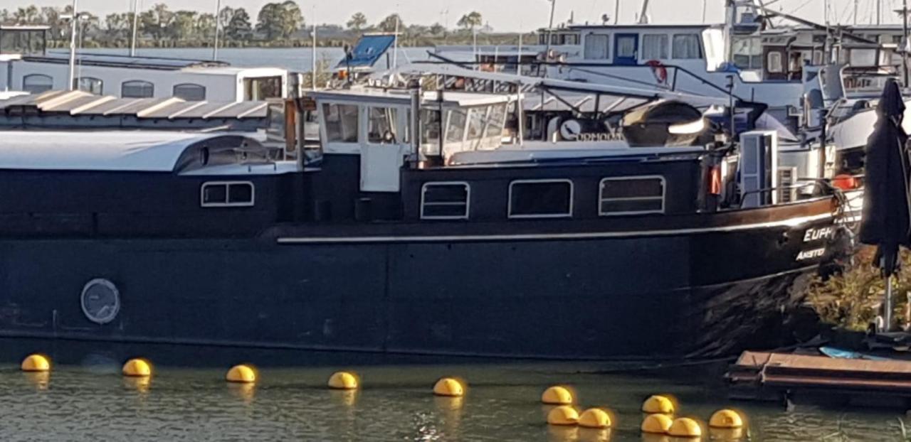 Euphrate Houseboat Hotel Amsterdam Exterior photo
