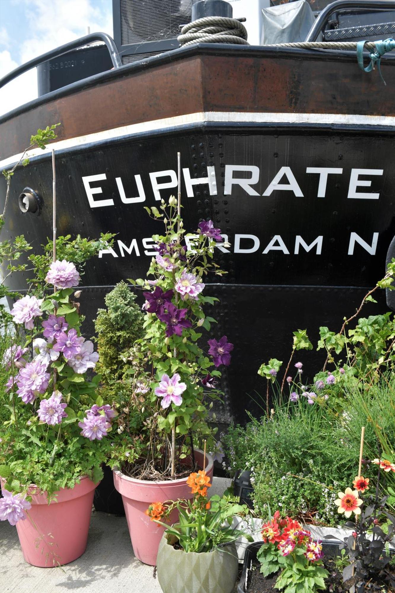 Euphrate Houseboat Hotel Amsterdam Exterior photo