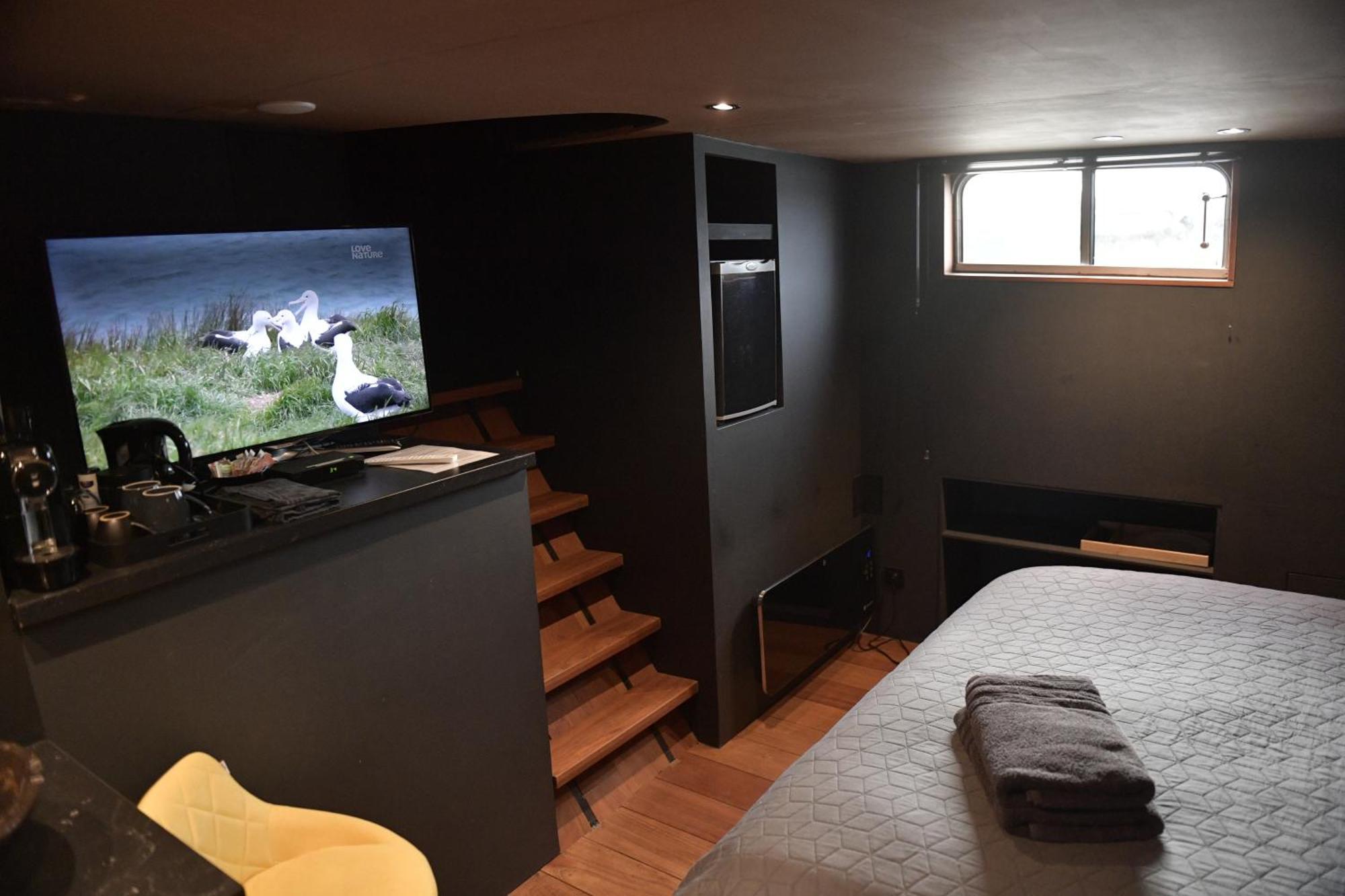 Euphrate Houseboat Hotel Amsterdam Exterior photo