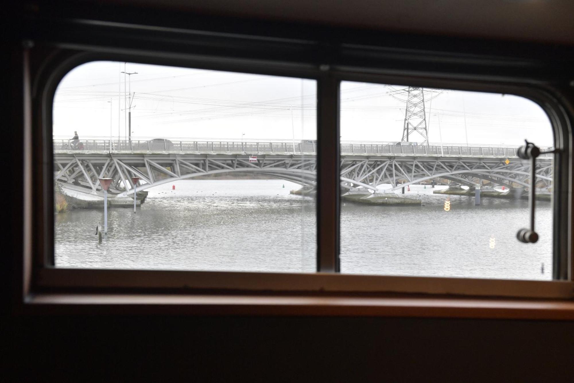 Euphrate Houseboat Hotel Amsterdam Exterior photo